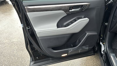 2026 Toyota Highlander Hybrid Hybrid Platinum