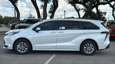 2026 Toyota Sienna XLE 8 Passenger