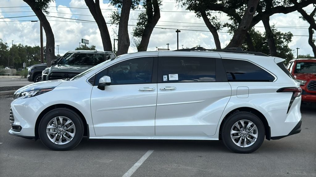 2026 Toyota Sienna XLE 8 Passenger