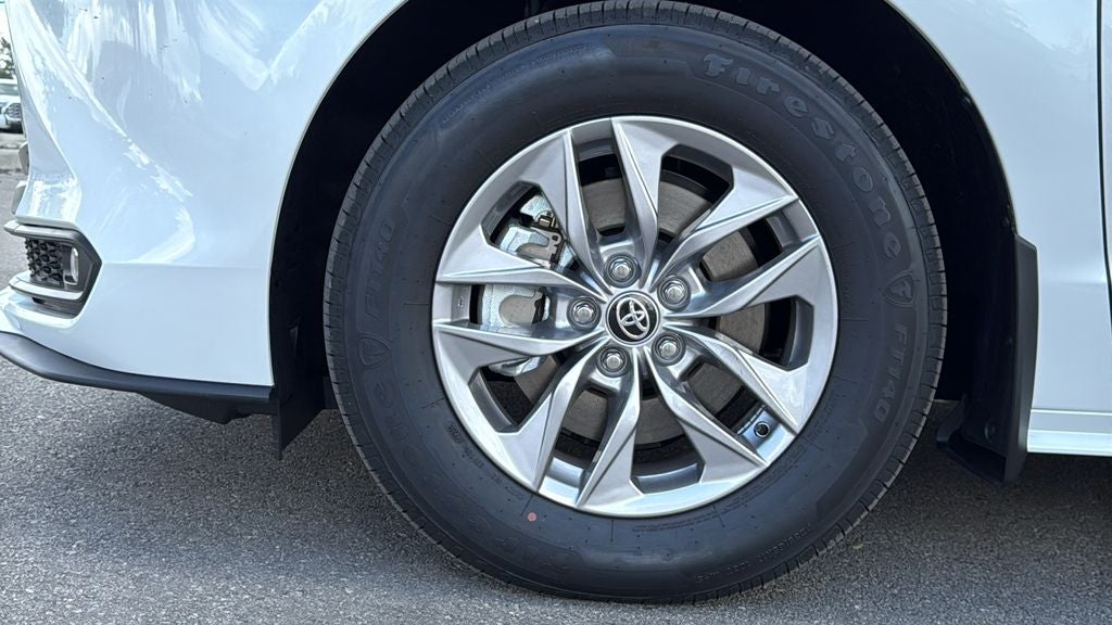 2026 Toyota Sienna XLE 8 Passenger