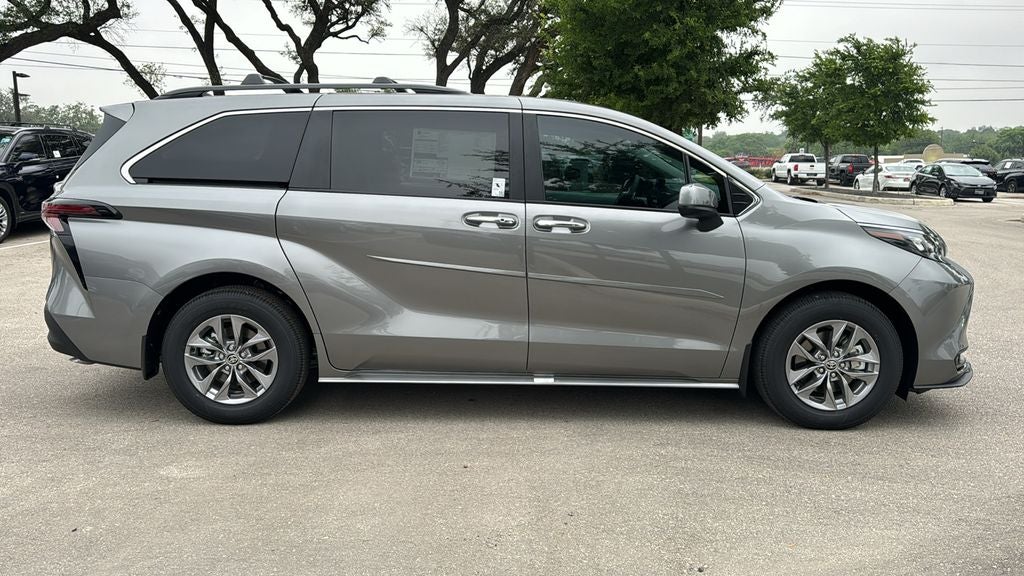 2026 Toyota Sienna XLE 8 Passenger