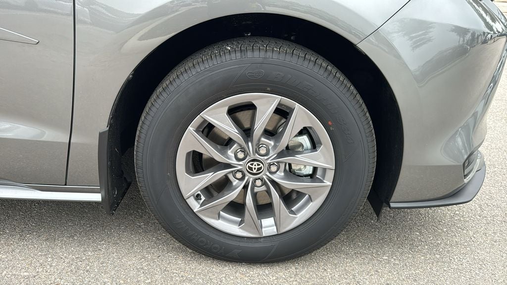 2026 Toyota Sienna XLE 8 Passenger