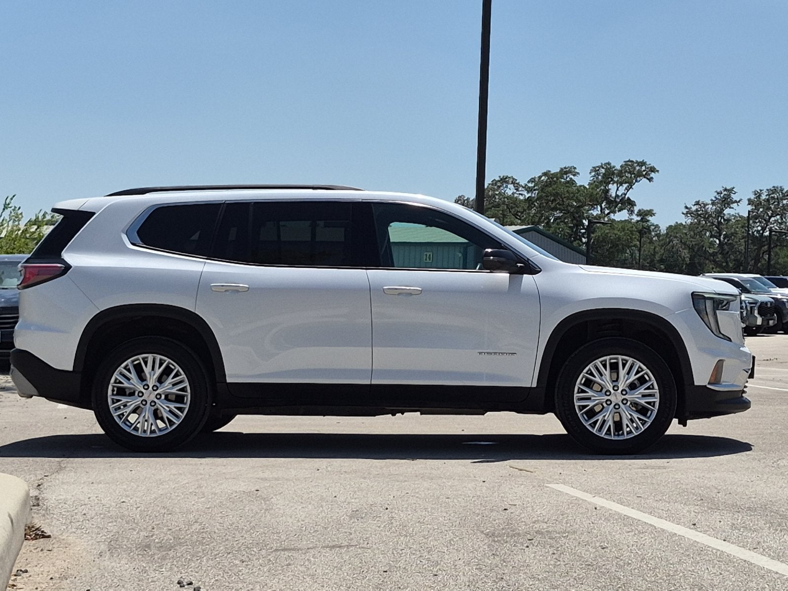 2024 GMC Acadia Elevation
