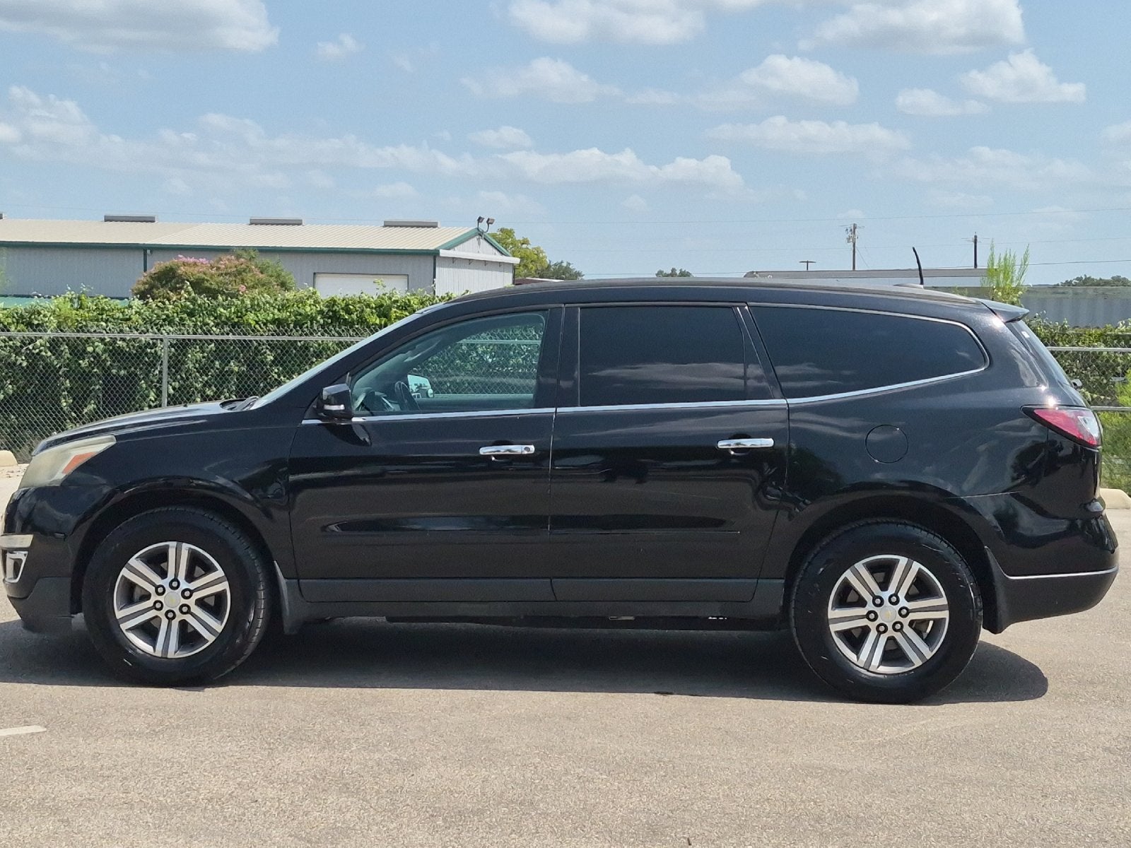Used 2016 Chevrolet Traverse 2LT with VIN 1GNKRHKDXGJ124379 for sale in Boerne, TX