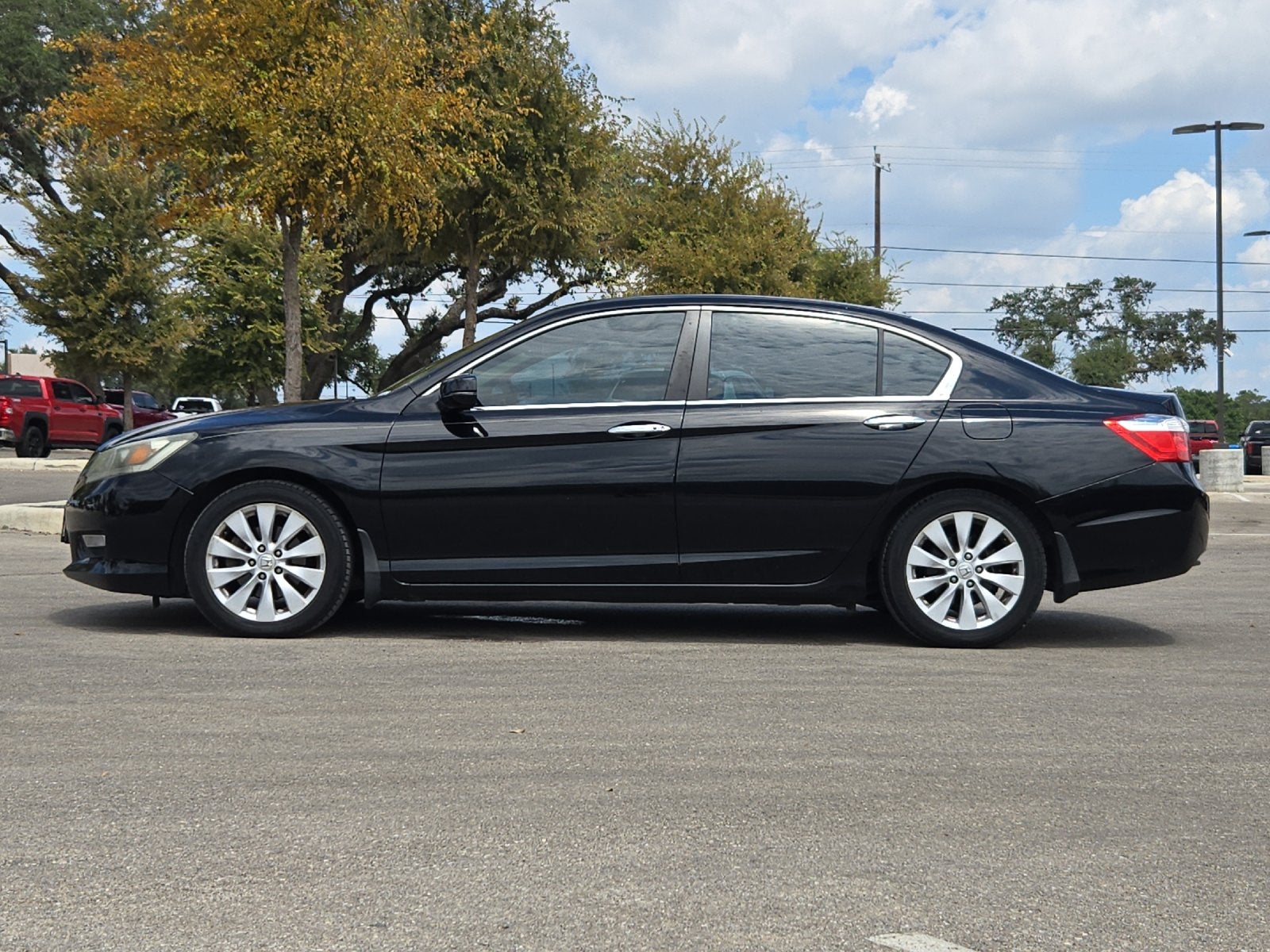Used 2013 Honda Accord EX-L with VIN 1HGCR2F86DA070292 for sale in Boerne, TX