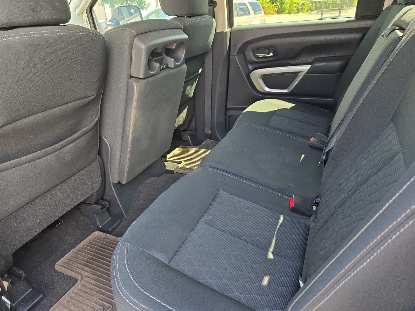 2016 Nissan Titan SV
