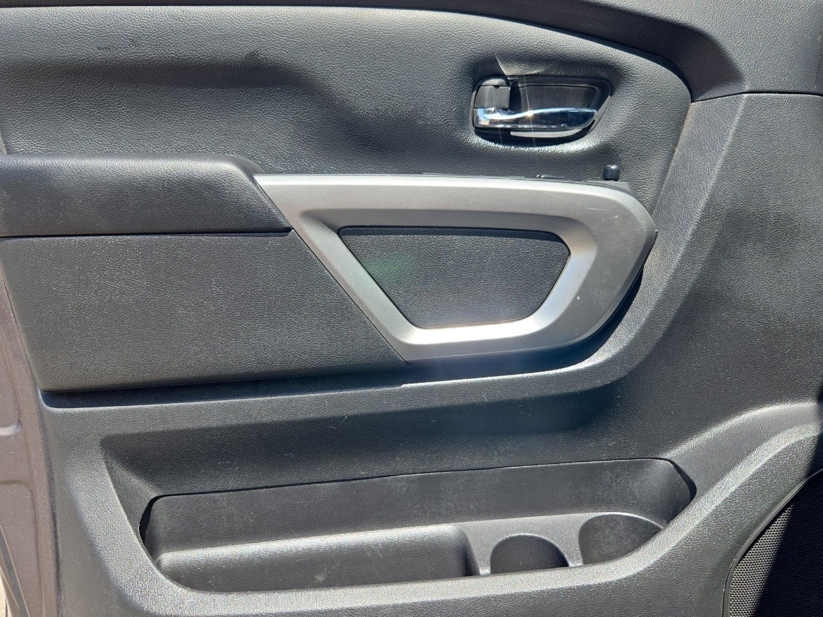 2016 Nissan Titan SV