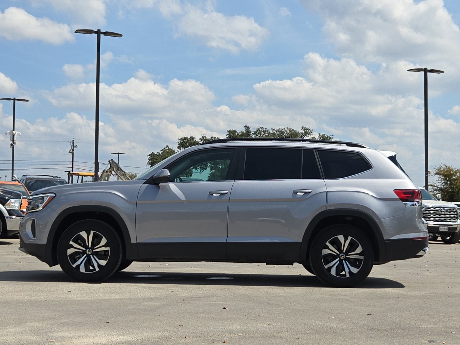 2025 Volkswagen Atlas 2.0T SE