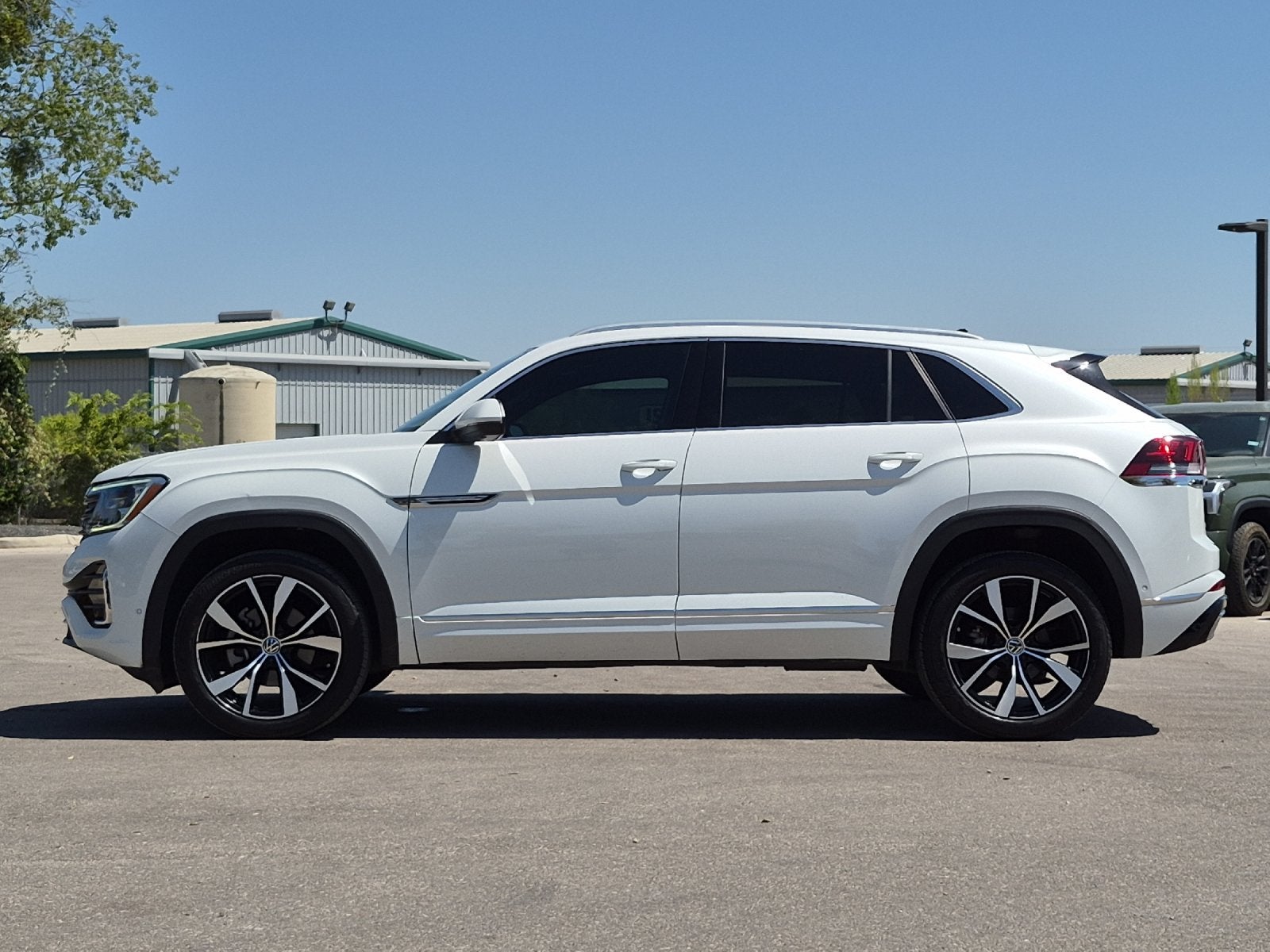 2024 Volkswagen Atlas Cross Sport 2.0T SEL Premium R-Line