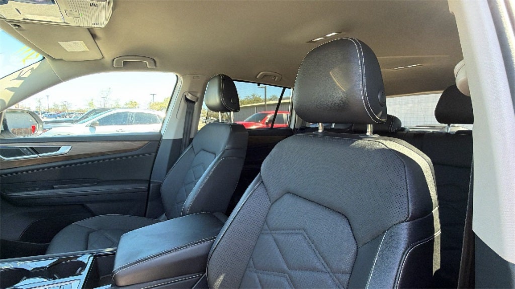 2025 Volkswagen Atlas 2.0T SE w/Technology