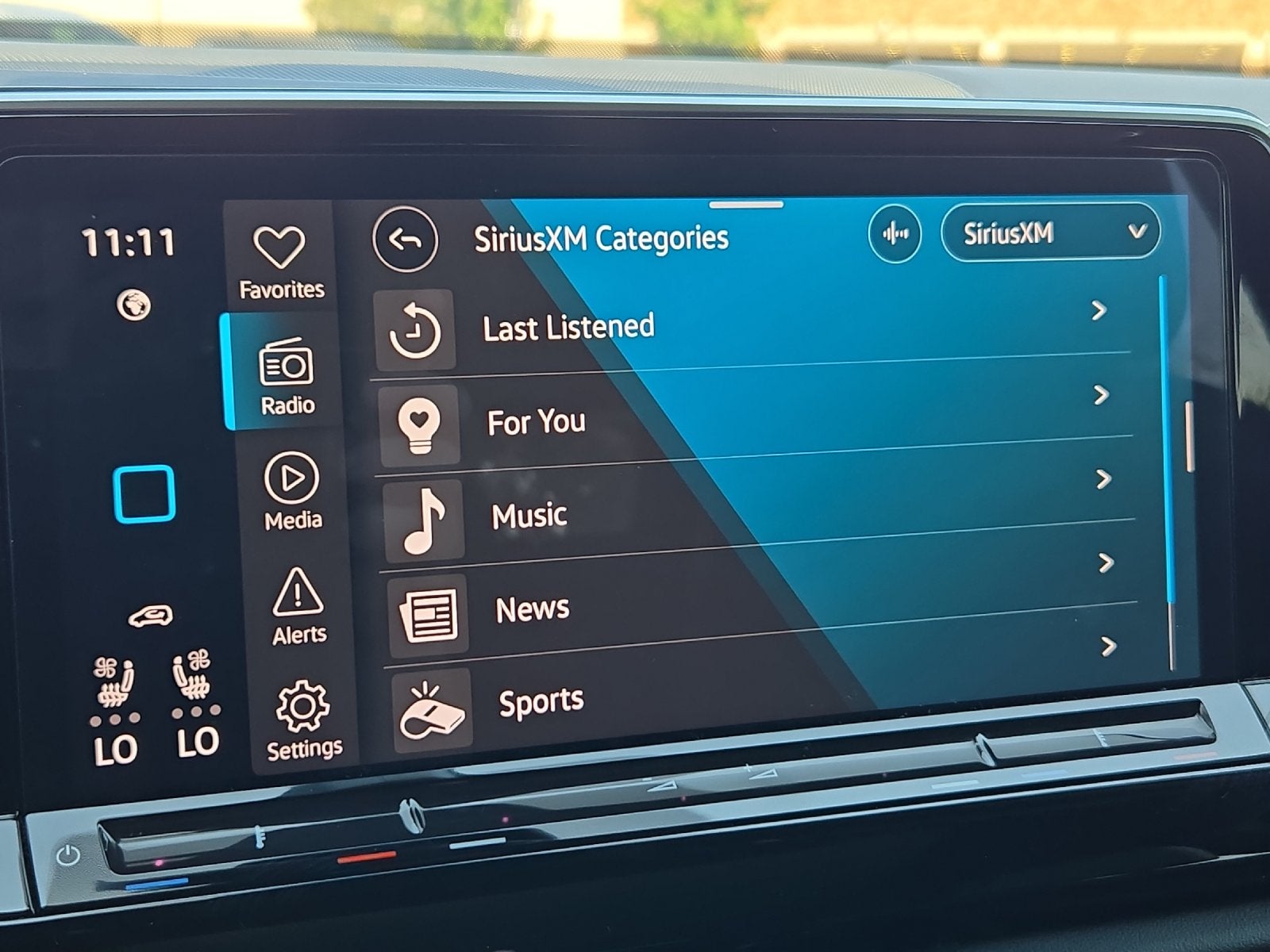 2024 Volkswagen Sport 2.0T SE w/Technology