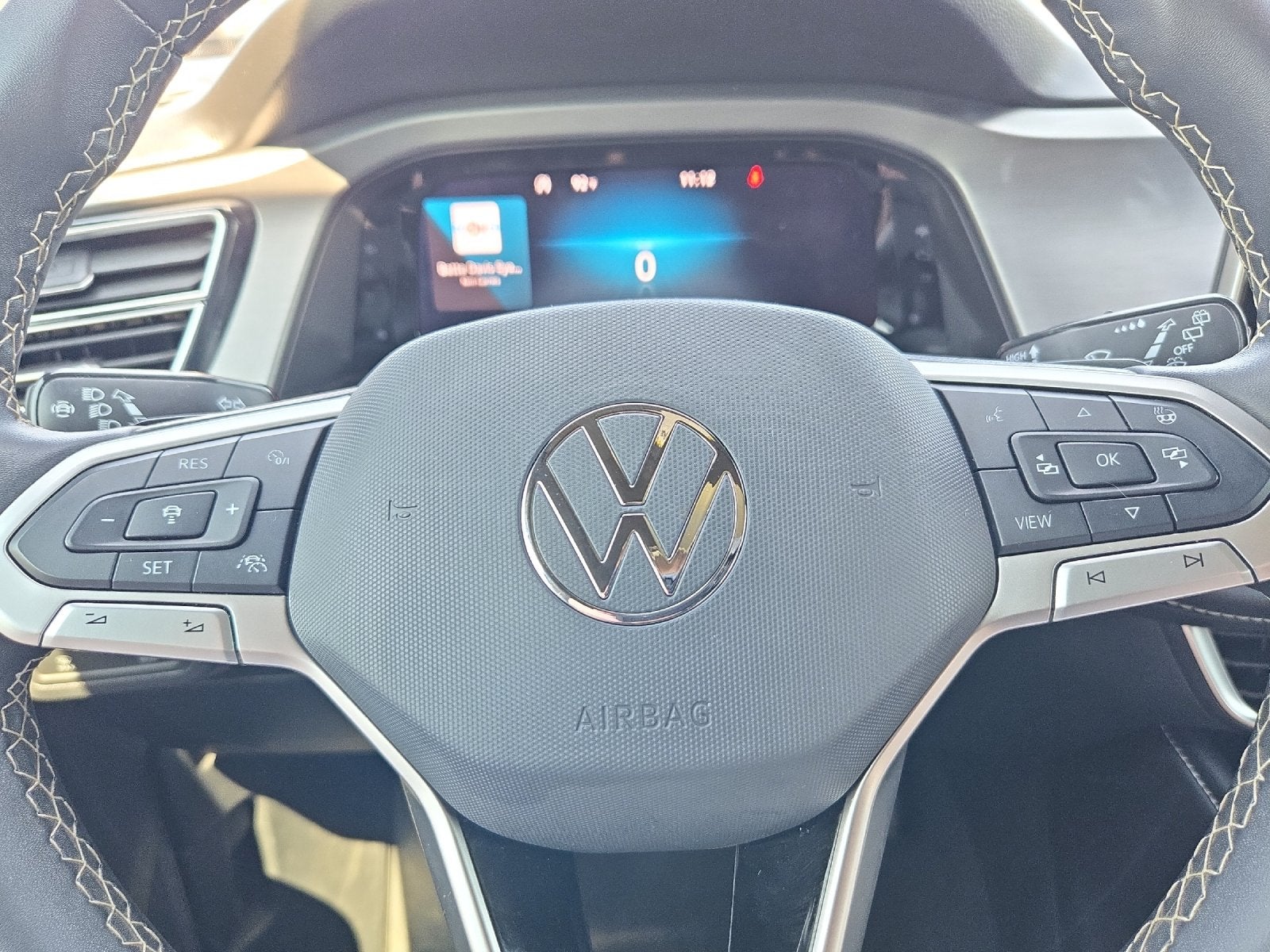 2024 Volkswagen Sport 2.0T SE w/Technology