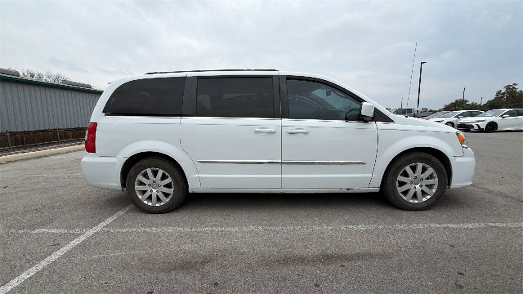 2016 Chrysler Town & Country Touring