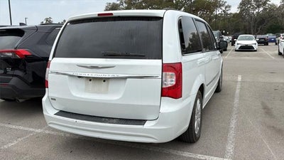 2016 Chrysler Town & Country Touring