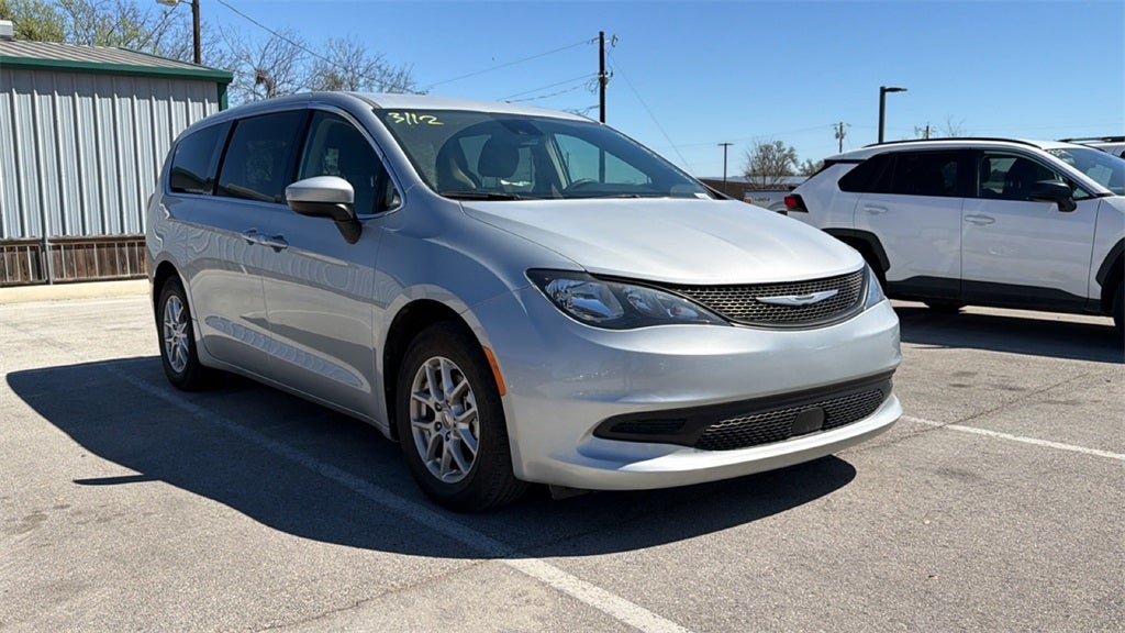 2023 Chrysler Voyager LX