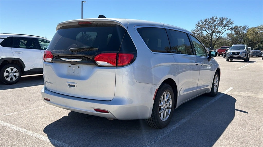 2023 Chrysler Voyager LX