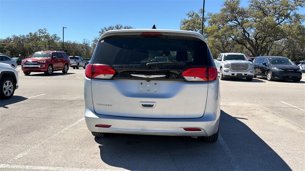2023 Chrysler Voyager LX