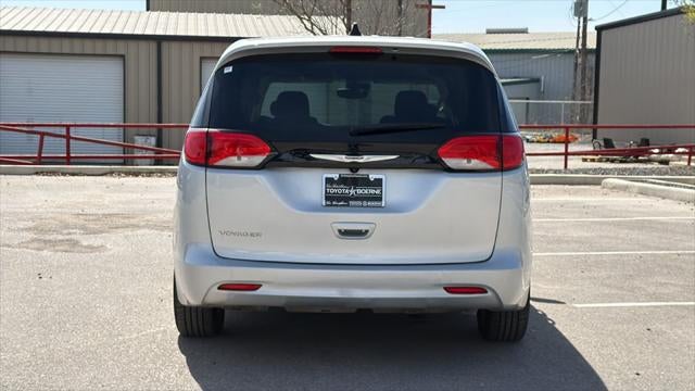 2023 Chrysler Voyager LX