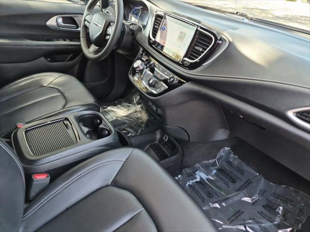 2024 Chrysler Pacifica Hybrid Select S Appearance