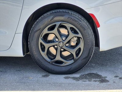 2024 Chrysler Pacifica Hybrid Select S Appearance