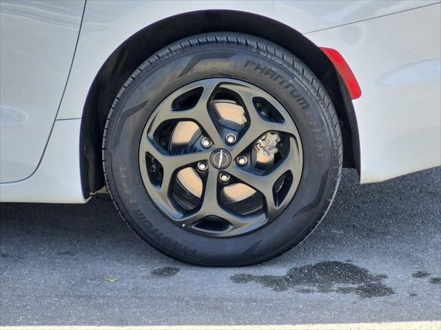 2024 Chrysler Pacifica Hybrid Select S Appearance