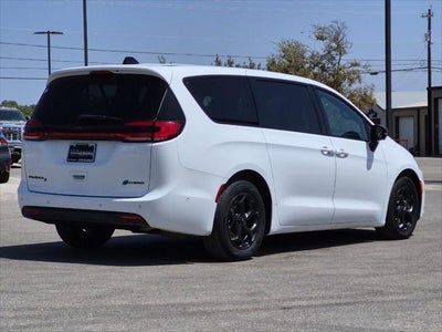 2024 Chrysler Pacifica Hybrid Select S Appearance