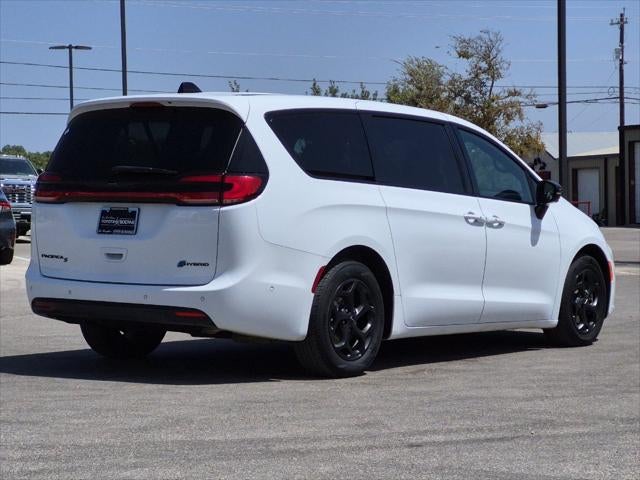 2024 Chrysler Pacifica Hybrid Select S Appearance