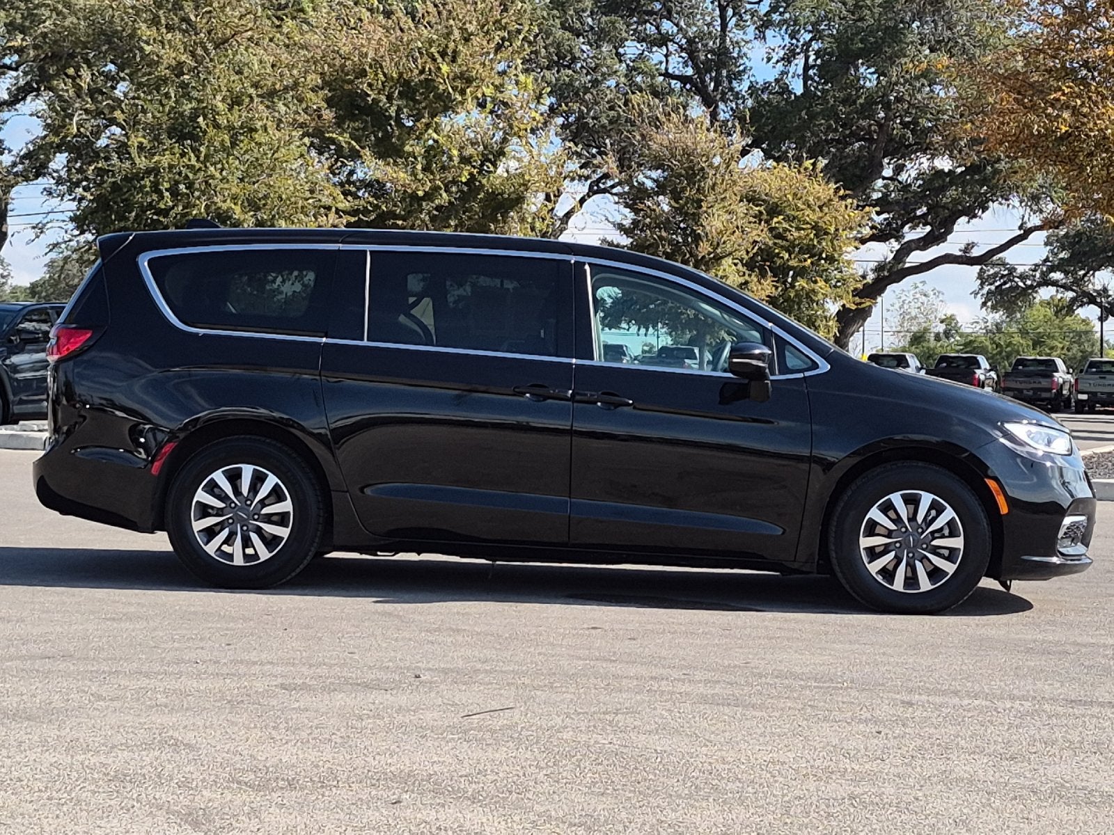 2024 Chrysler Pacifica Hybrid Select