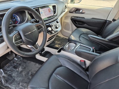 2024 Chrysler Pacifica Hybrid Select