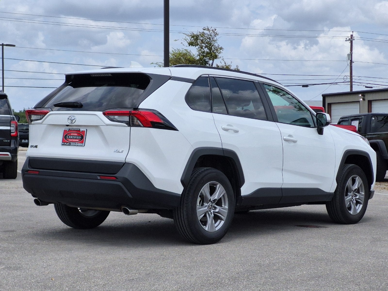 2025 Toyota RAV4 XLE