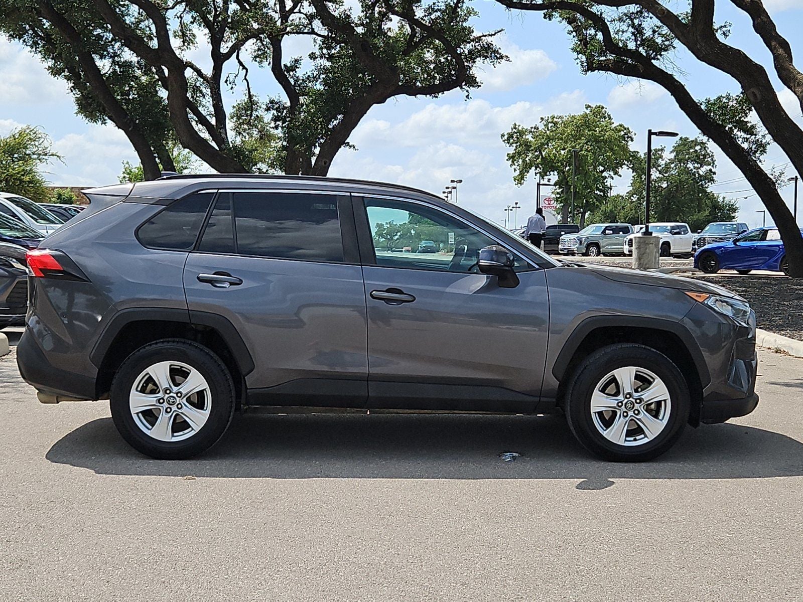 2021 Toyota RAV4 XLE