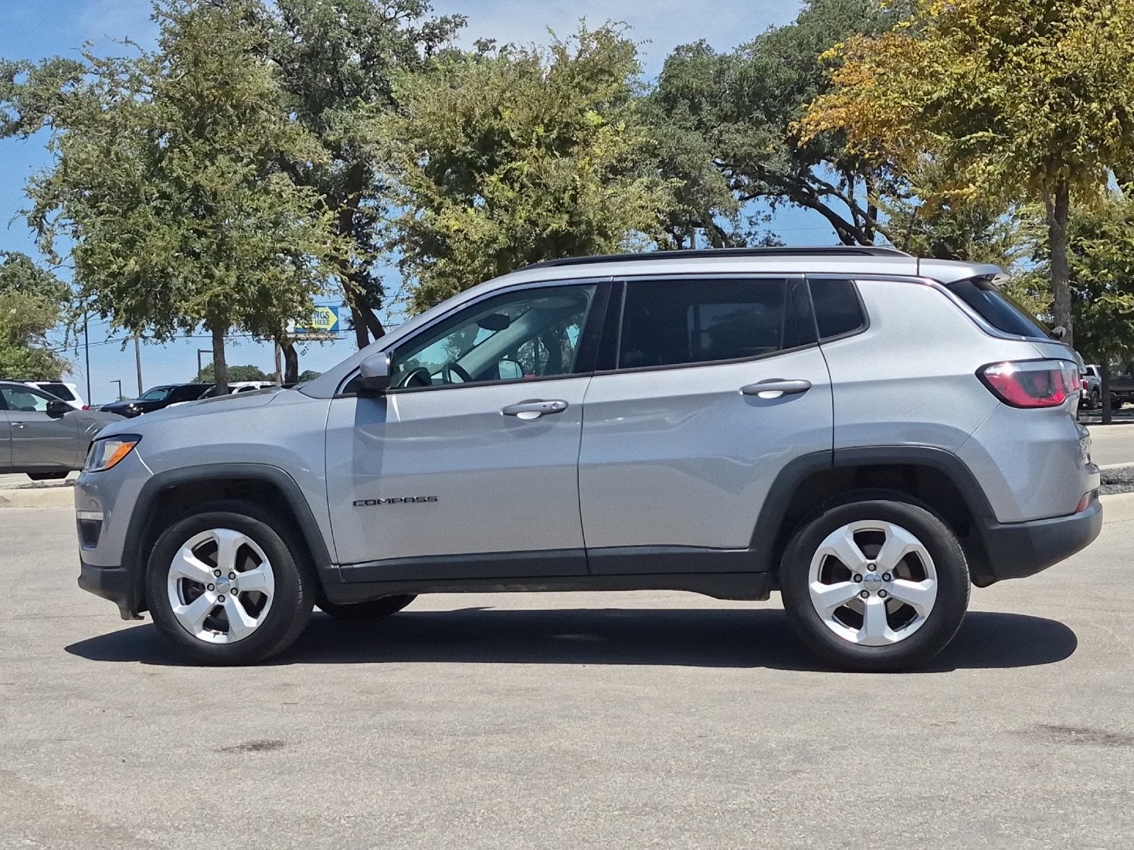 Used 2018 Jeep Compass Latitude with VIN 3C4NJDBB8JT113529 for sale in Boerne, TX
