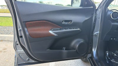 2021 Nissan Kicks SR