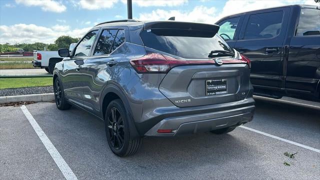 2021 Nissan Kicks SR