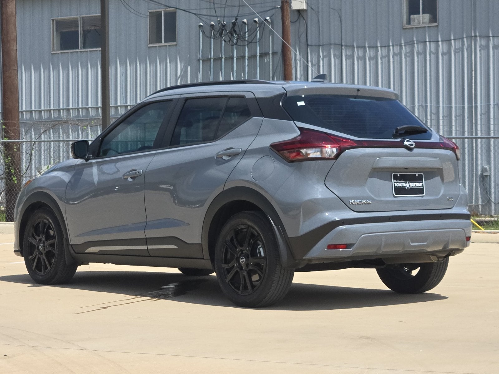 2023 Nissan Kicks SR