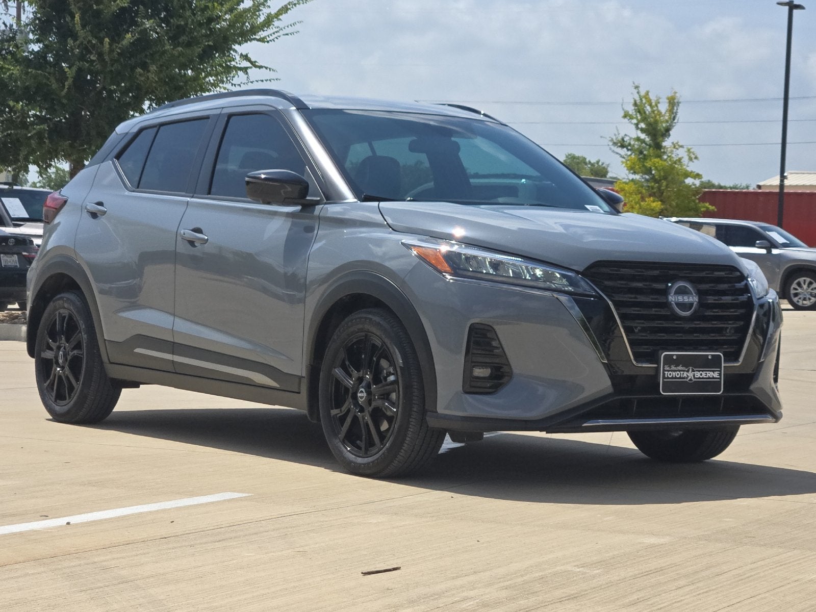 2023 Nissan Kicks SR
