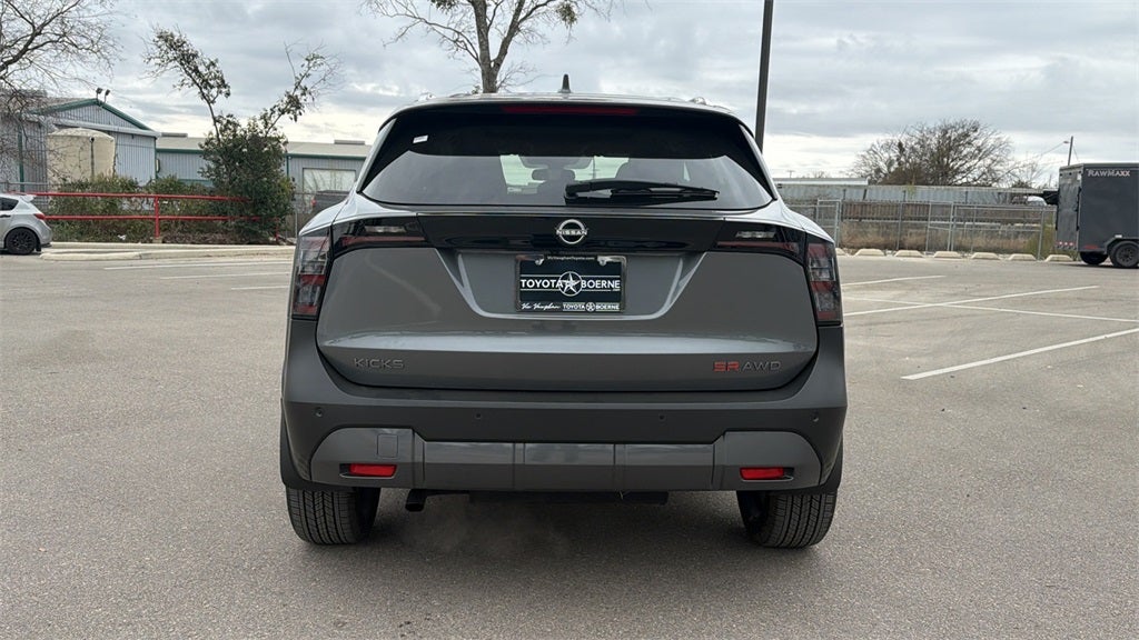 2025 Nissan Kicks SR