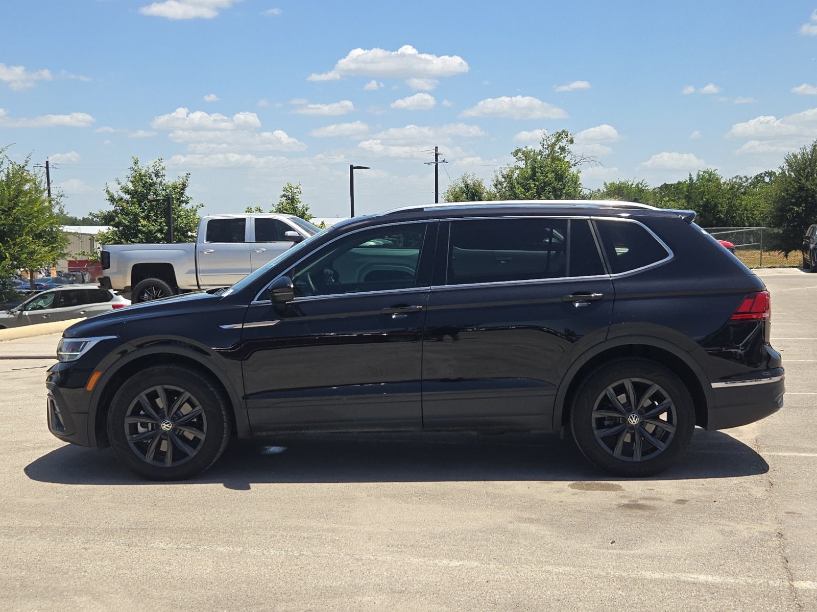 2024 Volkswagen Tiguan 2.0T SE