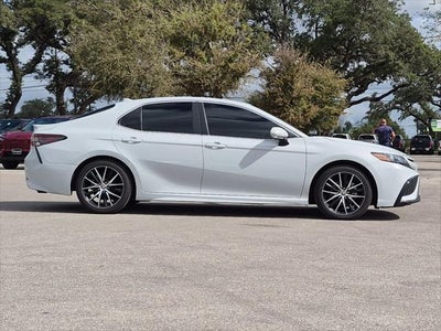 2024 Toyota Camry Hybrid SE