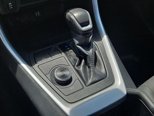 2023 Toyota RAV4 SE