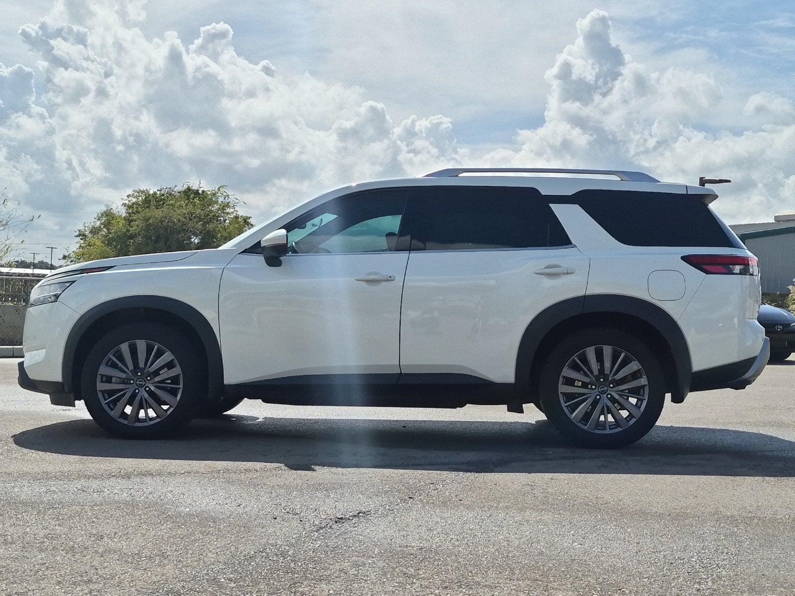 2022 Nissan Pathfinder SL