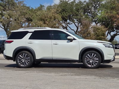 2022 Nissan Pathfinder SL