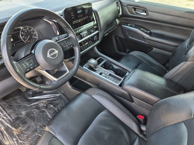 2022 Nissan Pathfinder SL