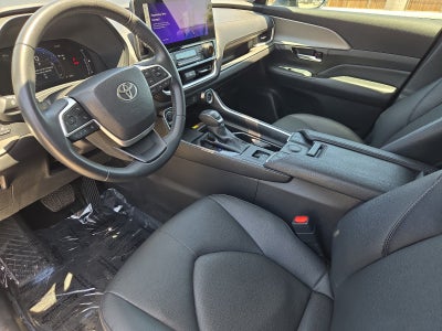 2025 Toyota Highlander XLE