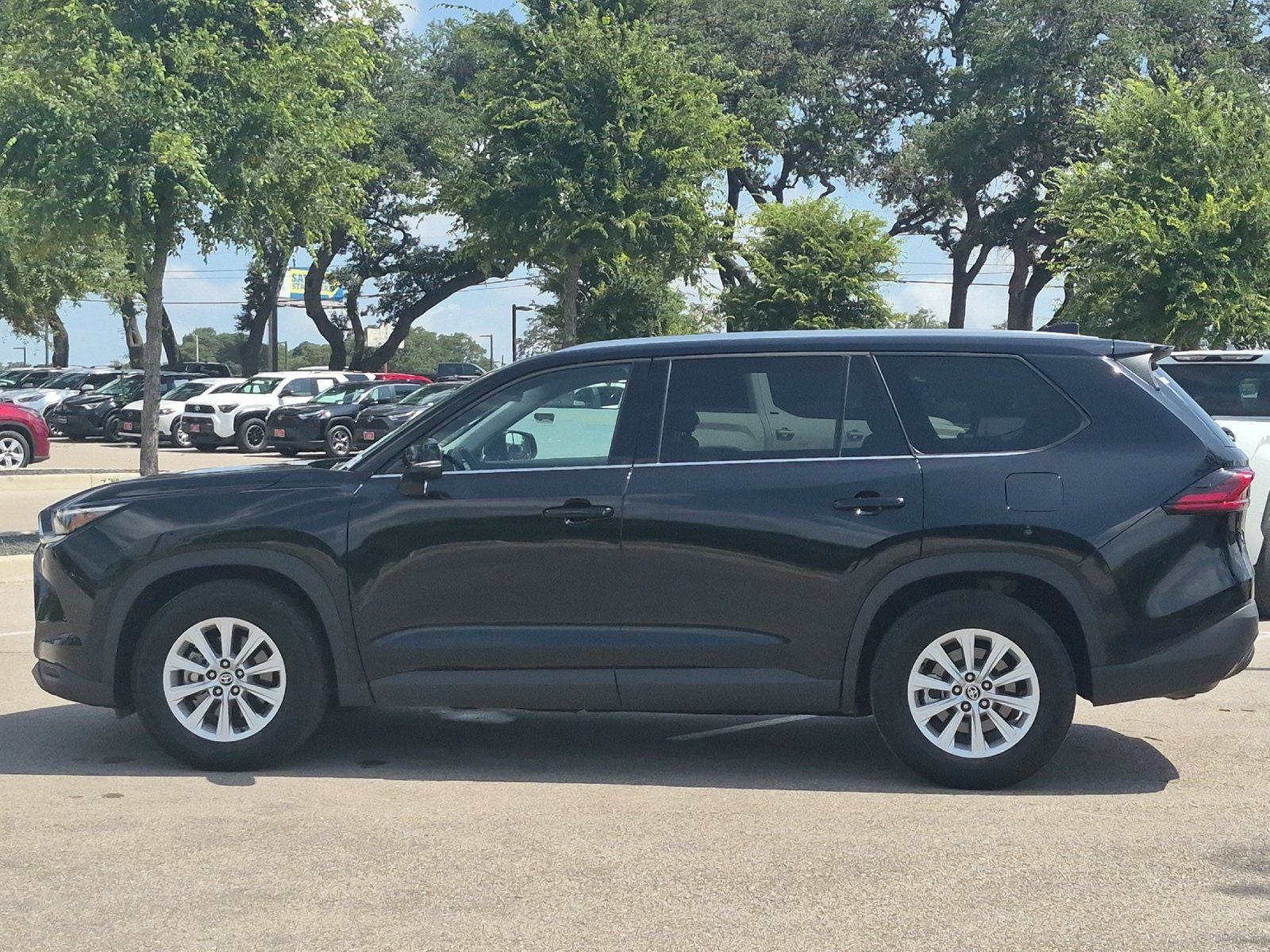2025 Toyota Highlander XLE
