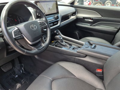 2025 Toyota Highlander XLE