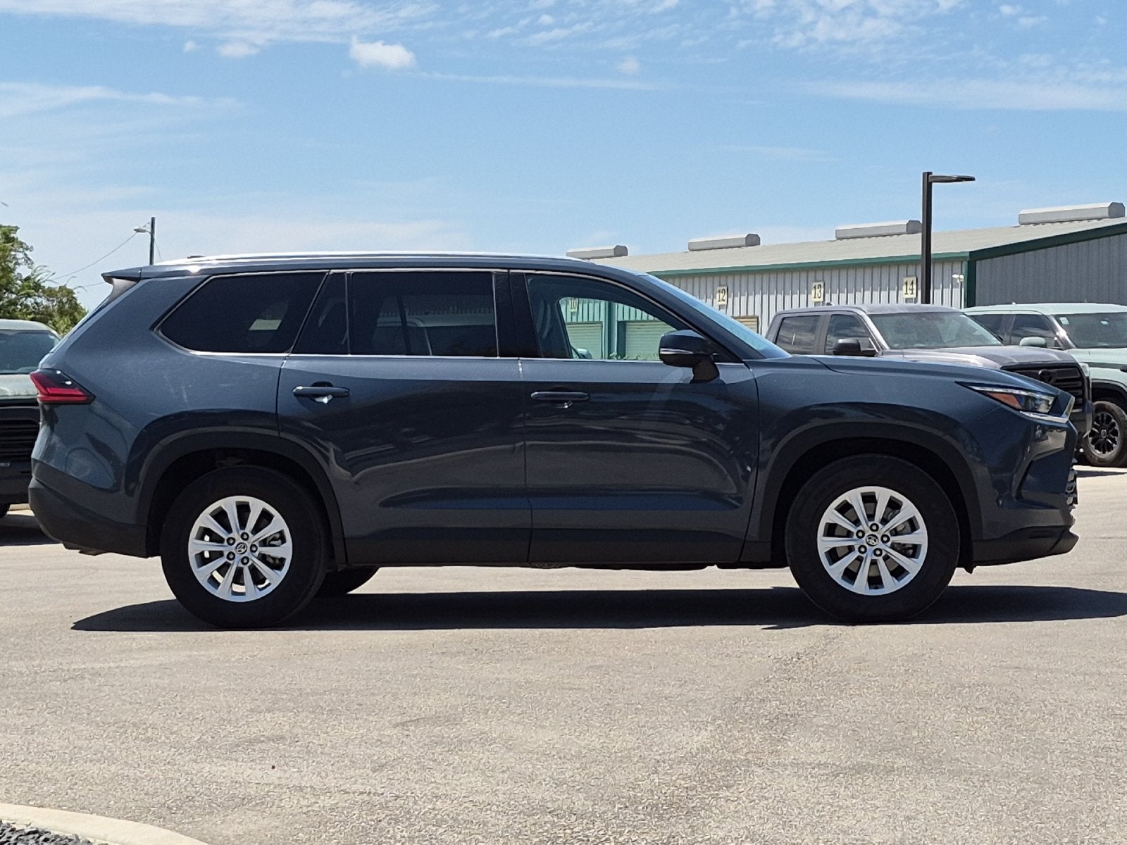 2025 Toyota Highlander XLE