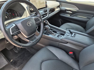 2025 Toyota Highlander XLE