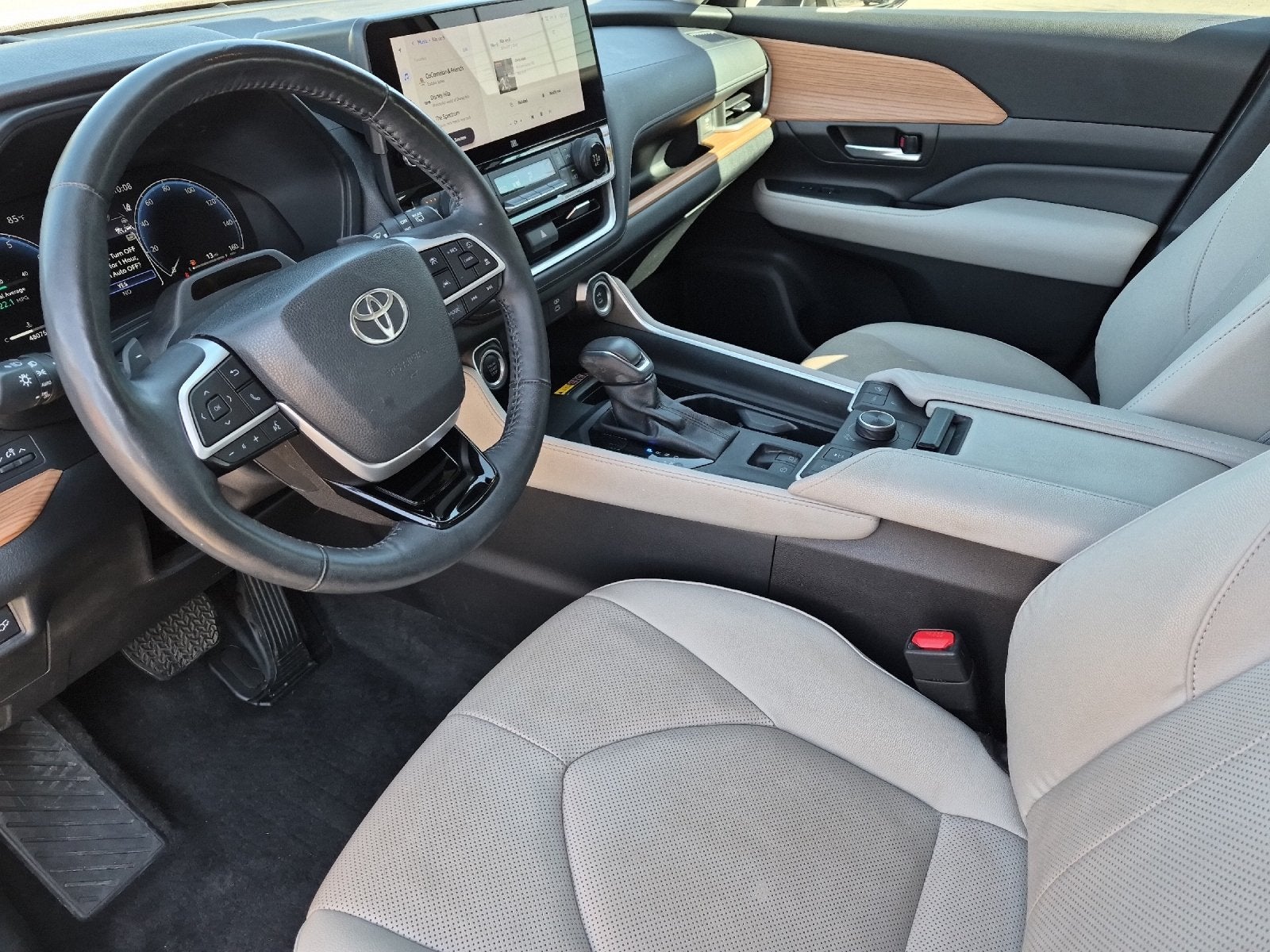 2024 Toyota Highlander Platinum