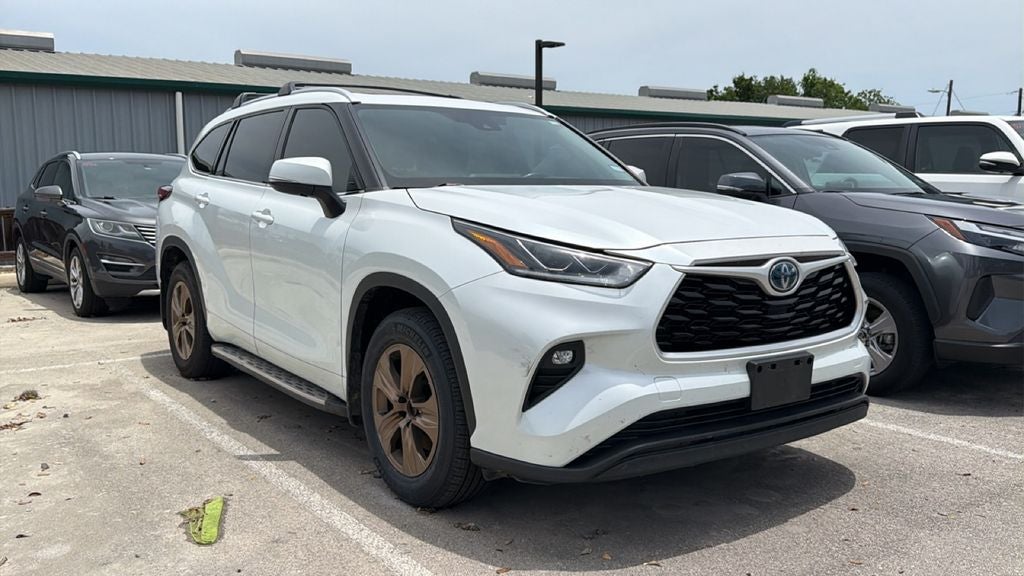 2022 Toyota Highlander Hybrid Bronze Edition